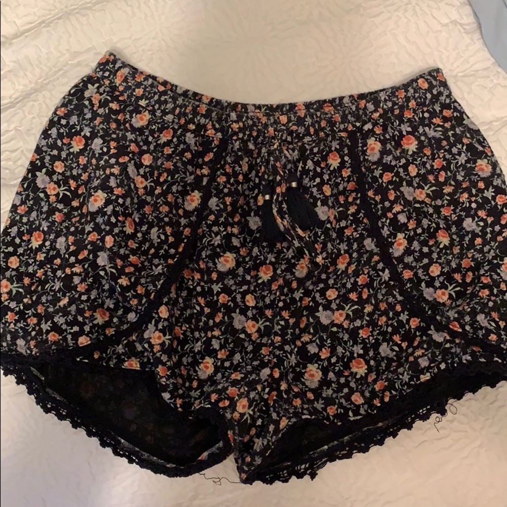 American Eagle Flowy Shorts (Floral)